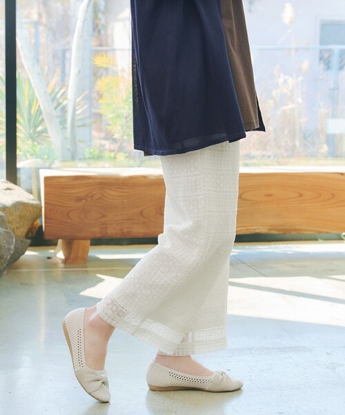 Tiaclasse(ティアクラッセ)の「総レースワイドパンツ(その他パンツ・レディース・ブラック/オフホワイト・XXL/XL)」の4枚目の写真