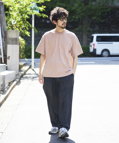 FREAK'S STORE(フリークスストア)の「HEAVY WEIGHT/ヘビーウェイト ピグメント ショートスリーブ クルーネック ポケットTシャツ/10.5オンス(Tシャツ/カットソー・メンズ・チャコールグレー/オリーブ/ピンク/ブラウン・LARGE/SMALL/MEDIUM)」の5枚目の写真