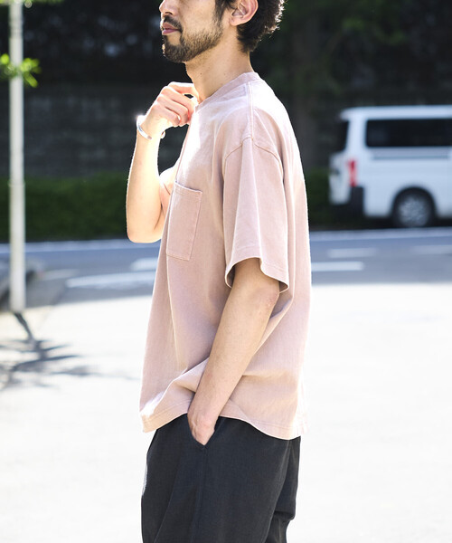 FREAK'S STORE(フリークスストア)の「HEAVY WEIGHT/ヘビーウェイト ピグメント ショートスリーブ クルーネック ポケットTシャツ/10.5オンス(Tシャツ/カットソー・メンズ・チャコールグレー/オリーブ/ピンク/ブラウン・LARGE/SMALL/MEDIUM)」の9枚目の写真