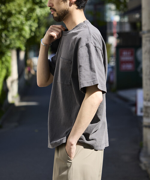 FREAK'S STORE(フリークスストア)の「HEAVY WEIGHT/ヘビーウェイト ピグメント ショートスリーブ クルーネック ポケットTシャツ/10.5オンス(Tシャツ/カットソー・メンズ・チャコールグレー/オリーブ/ピンク/ブラウン・LARGE/SMALL/MEDIUM)」の15枚目の写真