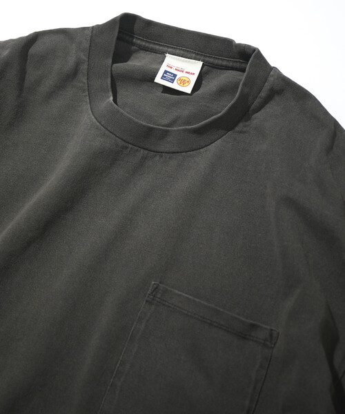 FREAK'S STORE(フリークスストア)の「HEAVY WEIGHT/ヘビーウェイト ピグメント ショートスリーブ クルーネック ポケットTシャツ/10.5オンス(Tシャツ/カットソー・メンズ・チャコールグレー/オリーブ/ピンク/ブラウン・LARGE/SMALL/MEDIUM)」の20枚目の写真