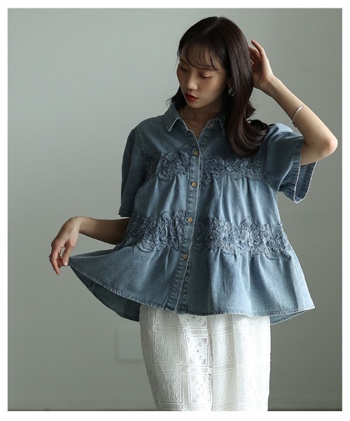 Sawa a la mode(サワアラモード)の「レース×ペプラムフレアデニムシャツ(シャツ/ブラウス・レディース・ブルー・FREE)」の12枚目の写真