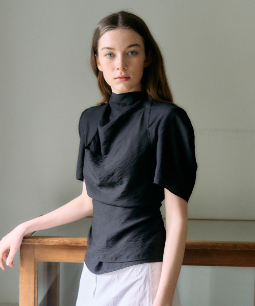Ellioti(エリオティ)の「Roraine Mock Neck Blouse_2Color(シャツ/ブラウス・レディース・ブラック/ホワイト・F)」の3枚目の写真