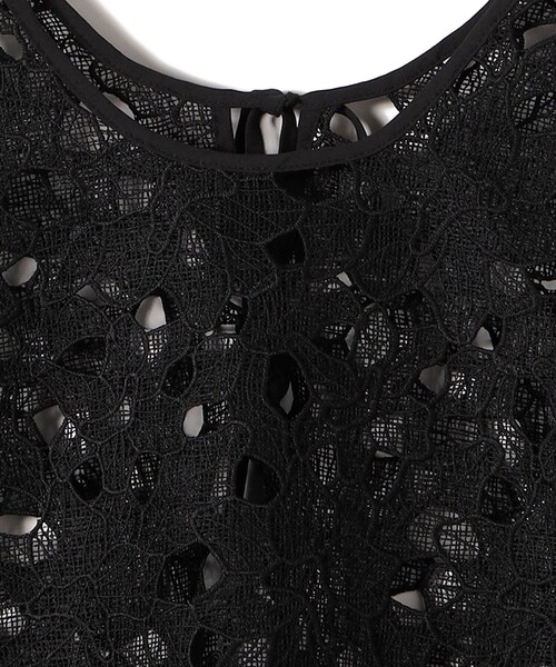 Torrazzo Donna（トラッゾドンナ）の「TORAZZODONNA:〈手洗い可能〉2WAY カットワーク レース ブラウス（シャツ/ブラウス・レディース・ブラック・ONE SIZE）」の7枚目の写真