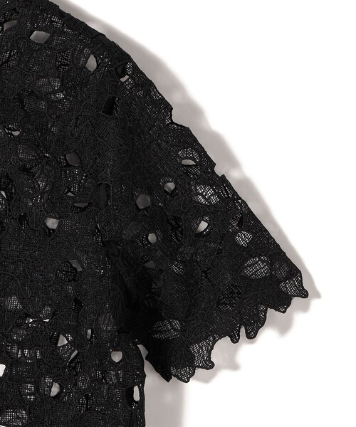 Torrazzo Donna（トラッゾドンナ）の「TORAZZODONNA:〈手洗い可能〉2WAY カットワーク レース ブラウス（シャツ/ブラウス・レディース・ブラック・ONE SIZE）」の5枚目の写真