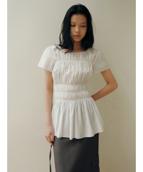 Yuje(ユジェ)の「SHIRRING BLOUSE (3color)(シャツ/ブラウス・レディース・ピンクベージュ/ブラック/ホワイト・FREE)」の11枚目の写真