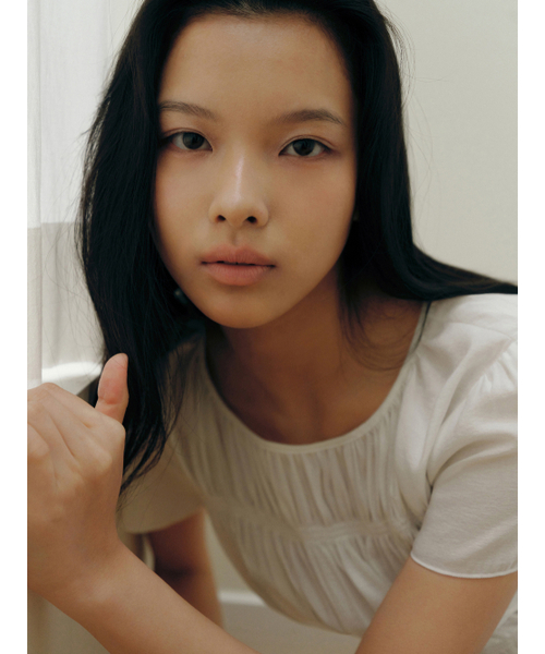 Yuje(ユジェ)の「SHIRRING BLOUSE (3color)(シャツ/ブラウス・レディース・ピンクベージュ/ブラック/ホワイト・FREE)」の14枚目の写真