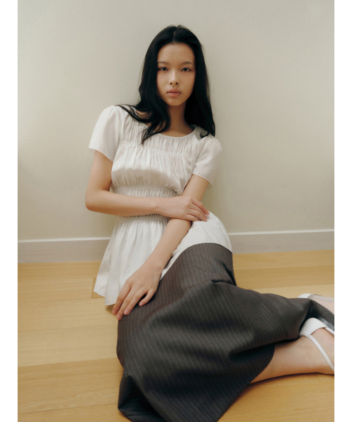 Yuje(ユジェ)の「SHIRRING BLOUSE (3color)(シャツ/ブラウス・レディース・ピンクベージュ/ブラック/ホワイト・FREE)」の15枚目の写真