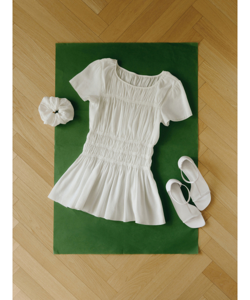 Yuje(ユジェ)の「SHIRRING BLOUSE (3color)(シャツ/ブラウス・レディース・ピンクベージュ/ブラック/ホワイト・FREE)」の19枚目の写真