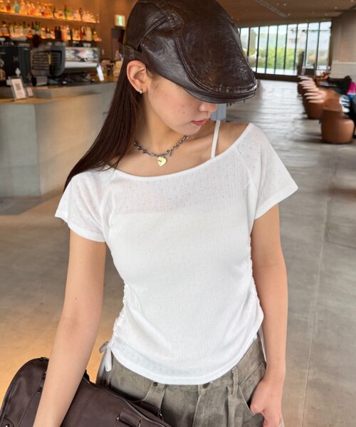 w closet（ダブルクローゼット）の「ワンショルドロストT（Tシャツ/カットソー・レディース・ブラック/レッド/ブルー/ネイビー/オフホワイト・FREE）」の2枚目の写真