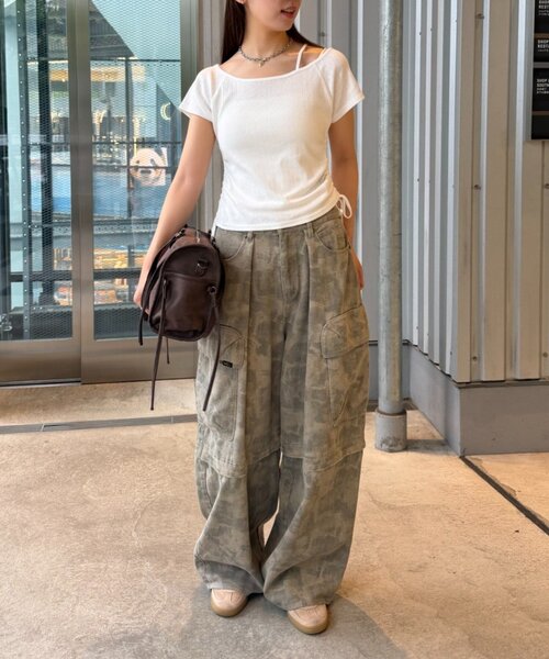 w closet（ダブルクローゼット）の「ワンショルドロストT（Tシャツ/カットソー・レディース・ブラック/レッド/ブルー/ネイビー/オフホワイト・FREE）」の9枚目の写真