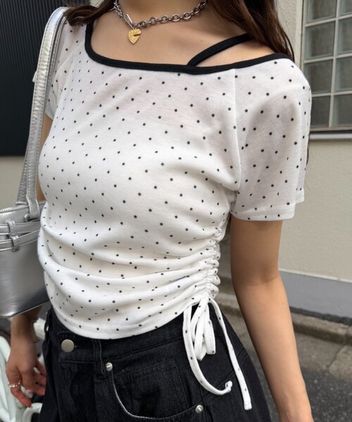 w closet（ダブルクローゼット）の「ワンショルドロストT（Tシャツ/カットソー・レディース・ブラック/レッド/ブルー/ネイビー/オフホワイト・FREE）」の12枚目の写真