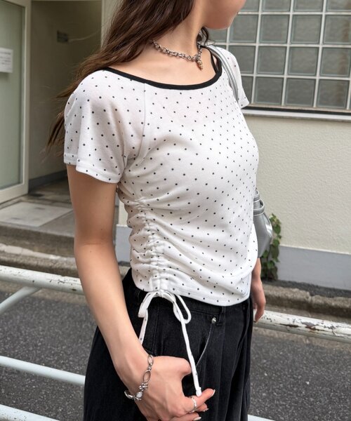 w closet（ダブルクローゼット）の「ワンショルドロストT（Tシャツ/カットソー・レディース・ブラック/レッド/ブルー/ネイビー/オフホワイト・FREE）」の13枚目の写真