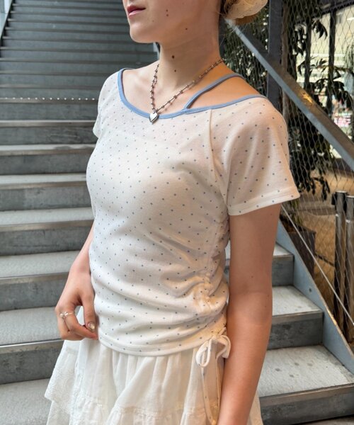 w closet（ダブルクローゼット）の「ワンショルドロストT（Tシャツ/カットソー・レディース・ブラック/レッド/ブルー/ネイビー/オフホワイト・FREE）」の20枚目の写真