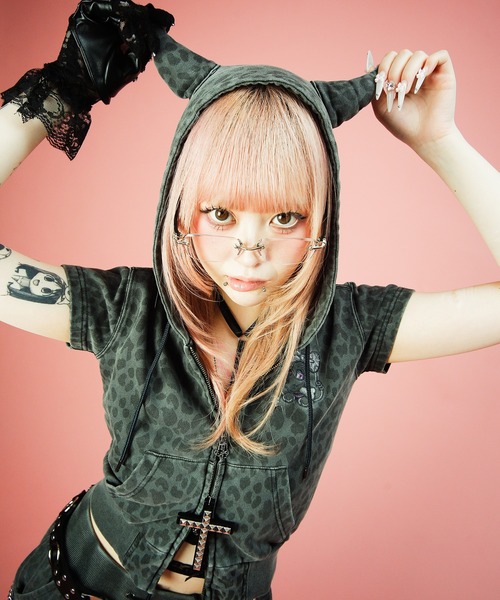 GALFY(ガルフィー)の「Candy Galfy-病みギャルデビルパーカー(パーカー・レディース・ブラック/ホワイト/レオパード/チャコール・FREE)」の4枚目の写真
