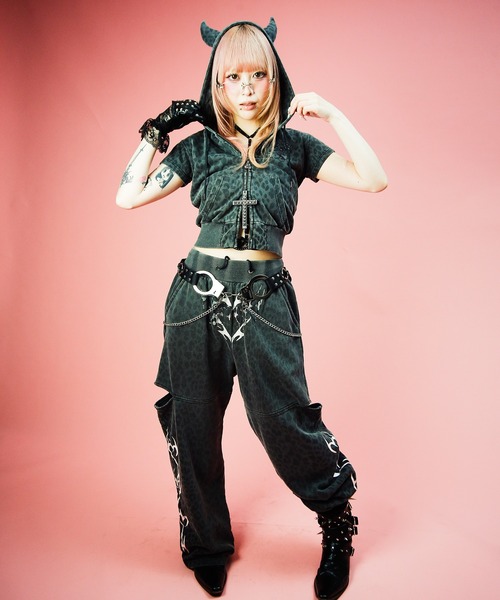 GALFY(ガルフィー)の「Candy Galfy-病みギャルデビルパーカー(パーカー・レディース・ブラック/ホワイト/レオパード/チャコール・FREE)」の12枚目の写真
