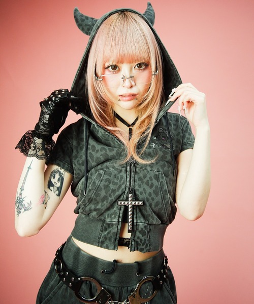 GALFY(ガルフィー)の「Candy Galfy-病みギャルデビルパーカー(パーカー・レディース・ブラック/ホワイト/レオパード/チャコール・FREE)」の17枚目の写真