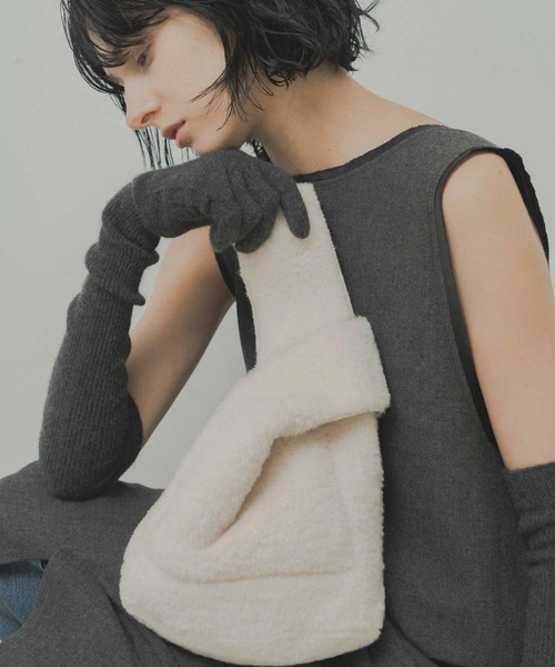 WHYTO.(ホワイト)の「「WHYTO. / ホワイト」reversible boa bag(トートバッグ・レディース・オフホワイト/ベージュ/ブラウン・FREE)」の2枚目の写真