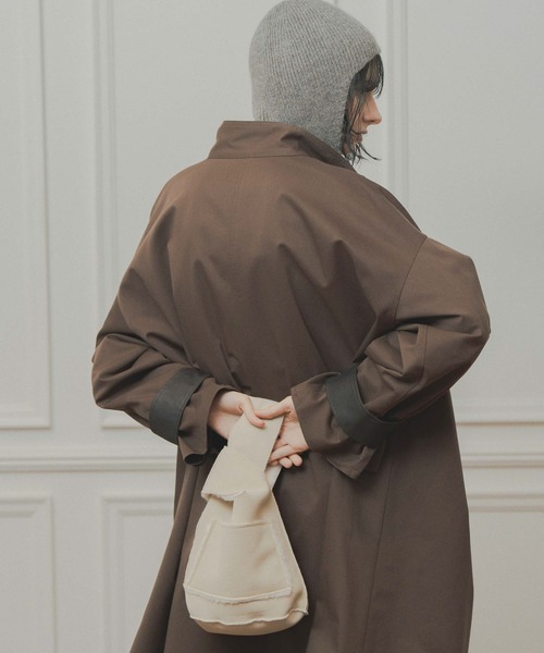 WHYTO.(ホワイト)の「「WHYTO. / ホワイト」reversible boa bag(トートバッグ・レディース・オフホワイト/ベージュ/ブラウン・FREE)」の4枚目の写真