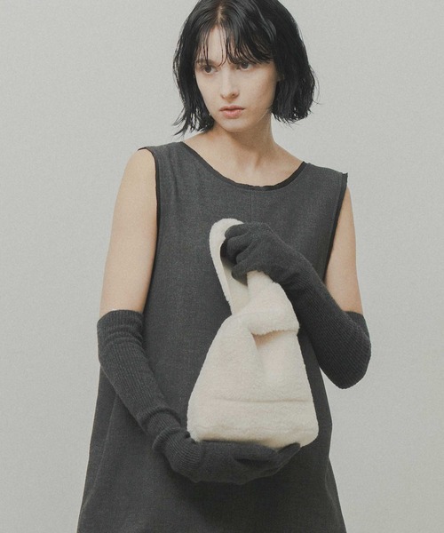 WHYTO.(ホワイト)の「「WHYTO. / ホワイト」reversible boa bag(トートバッグ・レディース・オフホワイト/ベージュ/ブラウン・FREE)」の6枚目の写真
