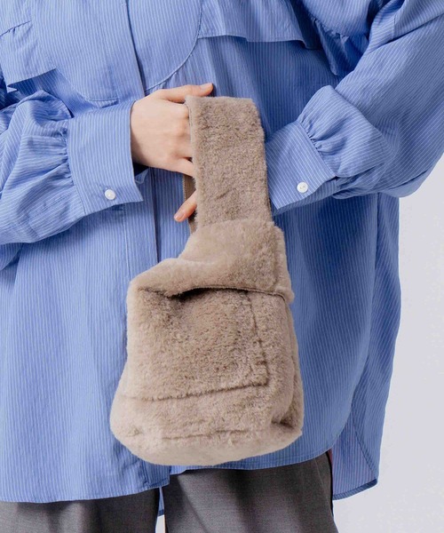 WHYTO.(ホワイト)の「「WHYTO. / ホワイト」reversible boa bag(トートバッグ・レディース・オフホワイト/ベージュ/ブラウン・FREE)」の10枚目の写真