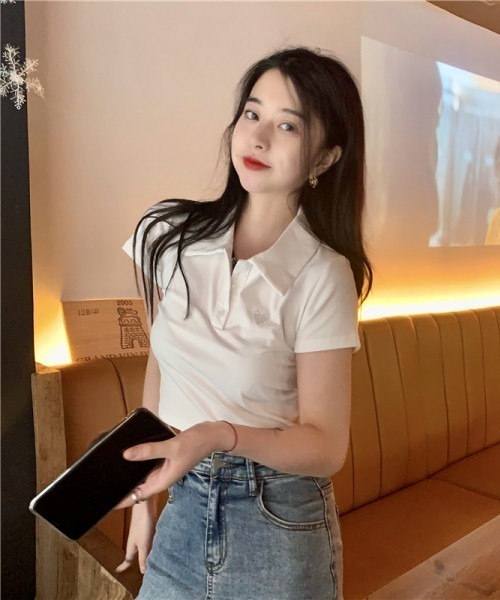 Emilie(エミリー)の「ワンポイントハートクロップド丈ポロシャツ(Tシャツ/カットソー・レディース・ピンク/ホワイト・FREE)」の4枚目の写真