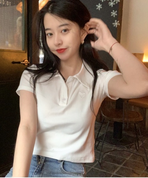 Emilie(エミリー)の「ワンポイントハートクロップド丈ポロシャツ(Tシャツ/カットソー・レディース・ピンク/ホワイト・FREE)」の5枚目の写真