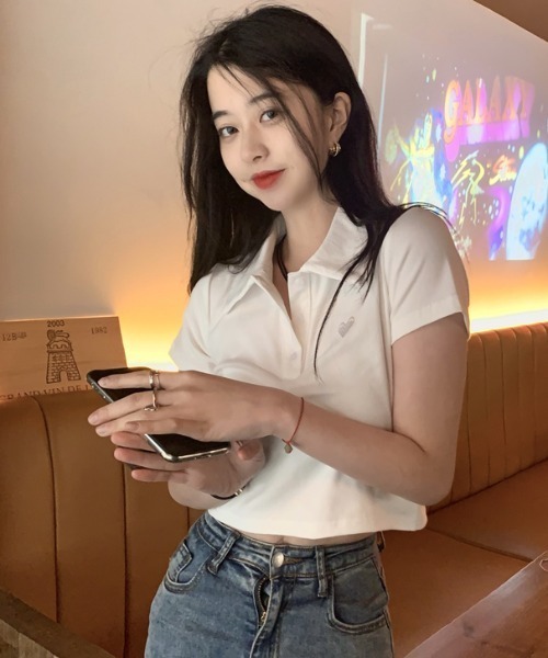 Emilie(エミリー)の「ワンポイントハートクロップド丈ポロシャツ(Tシャツ/カットソー・レディース・ピンク/ホワイト・FREE)」の7枚目の写真