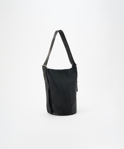 ONE.(ワンドット)の「【ONE./ワンドット】Cylinder Shoulder Bag / 撥水レザー(ショルダーバッグ・メンズ・ブラック・FREE)」の4枚目の写真