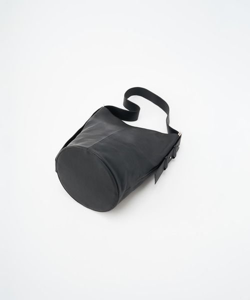 ONE.(ワンドット)の「【ONE./ワンドット】Cylinder Shoulder Bag / 撥水レザー(ショルダーバッグ・メンズ・ブラック・FREE)」の7枚目の写真
