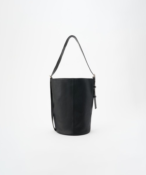 ONE.(ワンドット)の「【ONE./ワンドット】Cylinder Shoulder Bag / 撥水レザー(ショルダーバッグ・メンズ・ブラック・FREE)」の2枚目の写真