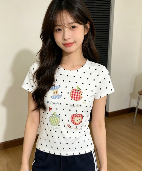 AsheKsha(アシクシャ)の「韓国風エネルギー ドットアップルプリント スリムフィット半袖Tシャツ(Tシャツ/カットソー・レディース・ホワイト・M)」の2枚目の写真