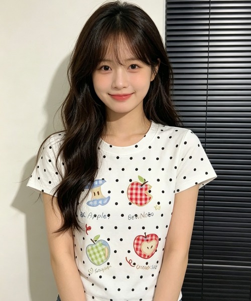 AsheKsha(アシクシャ)の「韓国風エネルギー ドットアップルプリント スリムフィット半袖Tシャツ(Tシャツ/カットソー・レディース・ホワイト・M)」の4枚目の写真