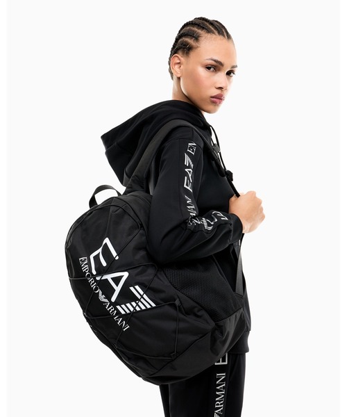 EMPORIO ARMANI EA7(エンポリオアルマーニイーエーセブン)の「<オンライン限定>【エンポリオ アルマーニ EA7】フロントバンジーコード バックパック(バックパック/リュック・メンズ・ブラック・FREE)」の2枚目の写真