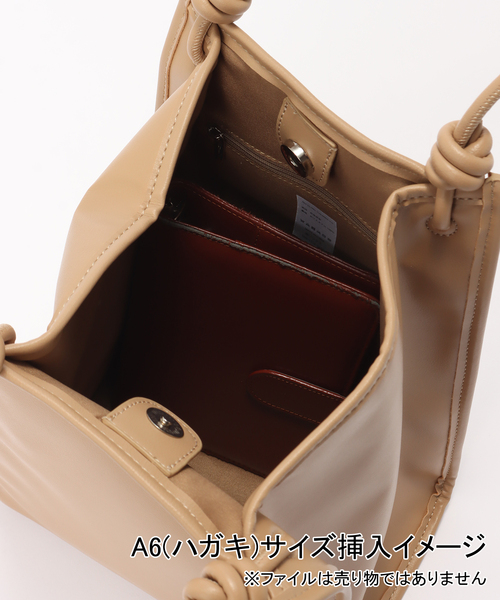 B.C STOCK（ベーセーストック）の「ポーチ付きスクエアショルダーバッグ（ショルダーバッグ・レディース・ベージュ/ブラック・FREE）」の7枚目の写真
