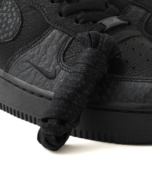 NIKE(ナイキ)の「NIKE AIR FORCE 1 '07 / ナイキ エア フォース 1 '07【SP】(スニーカー・メンズ・ブラック・28.0cm/27.5cm/27.0cm/26.5cm/26.0cm/30.0cm/28.5cm/29.0cm/25.5cm)」の4枚目の写真