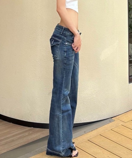 LADY LIKE(レディライク)の「フラップポケット付き美脚見えフレアデニムパンツ(デニムパンツ・レディース・ブルー・M)」の7枚目の写真