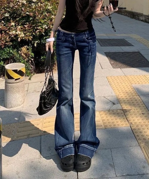 LADY LIKE(レディライク)の「フラップポケット付き美脚見えフレアデニムパンツ(デニムパンツ・レディース・ブルー・M)」の11枚目の写真