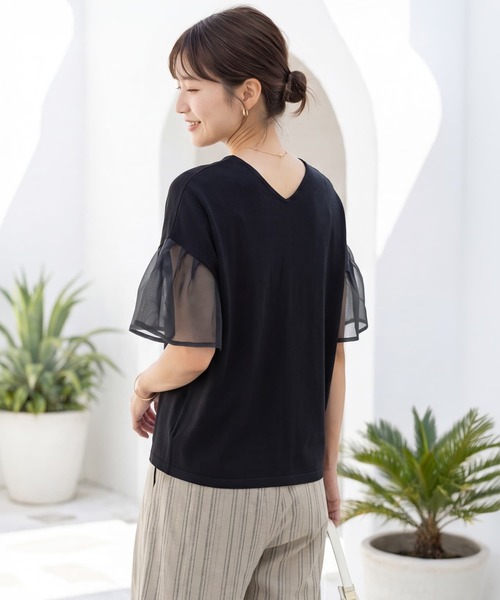 STYLE DELI(スタイルデリ)の「オーガンジースリーブVネックトップス(Tシャツ/カットソー・レディース・ナチュラル/ブラック・FREE)」の16枚目の写真
