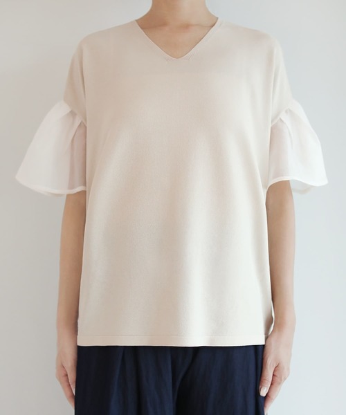 STYLE DELI(スタイルデリ)の「オーガンジースリーブVネックトップス(Tシャツ/カットソー・レディース・ナチュラル/ブラック・FREE)」の18枚目の写真