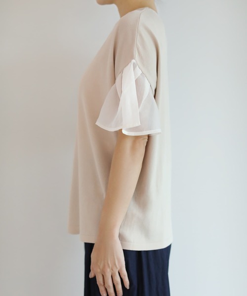 STYLE DELI(スタイルデリ)の「オーガンジースリーブVネックトップス(Tシャツ/カットソー・レディース・ナチュラル/ブラック・FREE)」の19枚目の写真