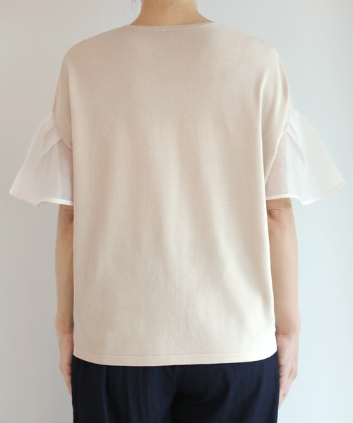 STYLE DELI(スタイルデリ)の「オーガンジースリーブVネックトップス(Tシャツ/カットソー・レディース・ナチュラル/ブラック・FREE)」の3枚目の写真