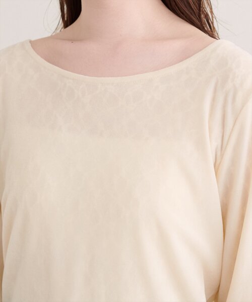 natural couture(ナチュラルクチュール)の「シアーベロア×レースリバーシブルTOPS(Tシャツ/カットソー・レディース・ブラウン/モカ/ブラック/アイボリー・FREE)」の22枚目の写真