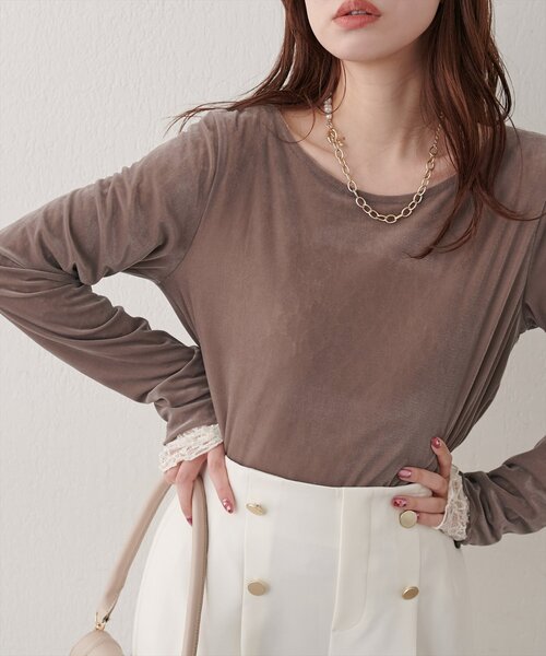 natural couture(ナチュラルクチュール)の「シアーベロア×レースリバーシブルTOPS(Tシャツ/カットソー・レディース・ブラウン/モカ/ブラック/アイボリー・FREE)」の6枚目の写真