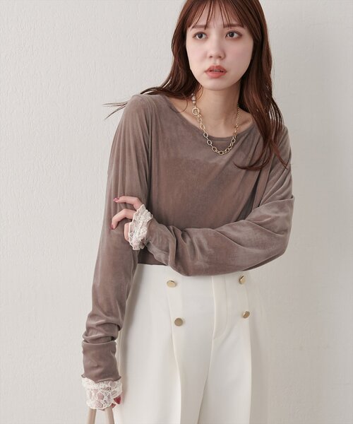 natural couture(ナチュラルクチュール)の「シアーベロア×レースリバーシブルTOPS(Tシャツ/カットソー・レディース・ブラウン/モカ/ブラック/アイボリー・FREE)」の7枚目の写真