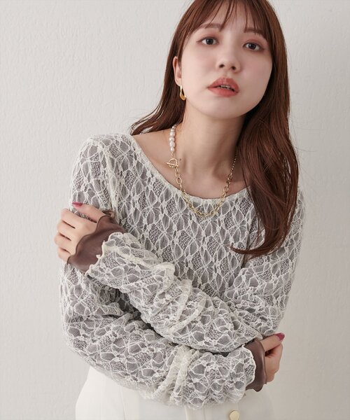 natural couture(ナチュラルクチュール)の「シアーベロア×レースリバーシブルTOPS(Tシャツ/カットソー・レディース・ブラウン/モカ/ブラック/アイボリー・FREE)」の10枚目の写真