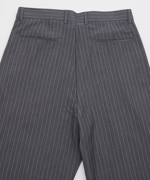 OXA（オグザ）の「ピンストライプ ツータック スラックス ワイドパンツ OXA（スラックス・メンズ・グレー/ブラック・MEDIUM/LARGE）」の8枚目の写真