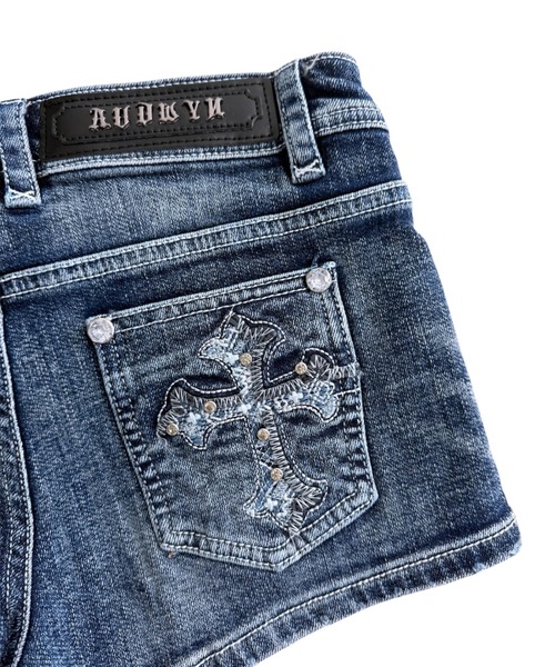 THEAIRTOWN（ジエアタウン）の「blue wave chrome denim shorts（デニムパンツ・レディース・ブルー・SMALL/MEDIUM）」の22枚目の写真