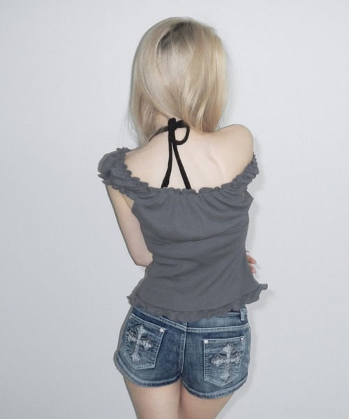 THEAIRTOWN（ジエアタウン）の「blue wave chrome denim shorts（デニムパンツ・レディース・ブルー・SMALL/MEDIUM）」の2枚目の写真