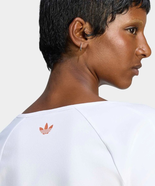 adidas(アディダス)の「グラフィック スリム Tシャツ / アディダスオリジナルス adidas Originals(Tシャツ/カットソー・レディース・ホワイト・XX-LARGE/3XL/LARGE/MEDIUM/SMALL/X-LARGE)」の3枚目の写真
